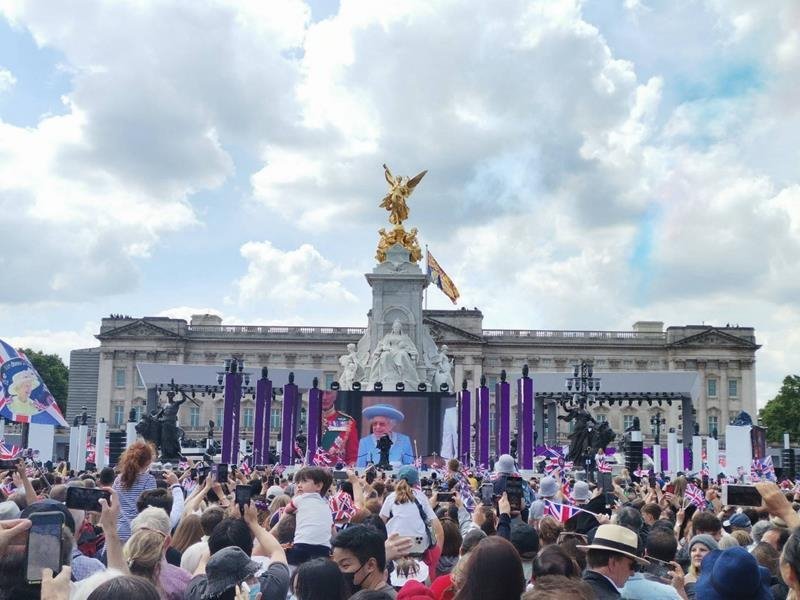 白金禧年70周年丨这一国家级庆典由洲明集团雷迪奥提供视效支持！