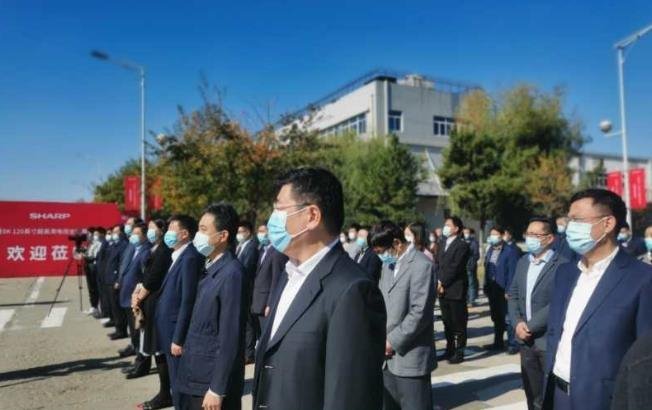 全球首发！首台8K120寸超高清电视来了！