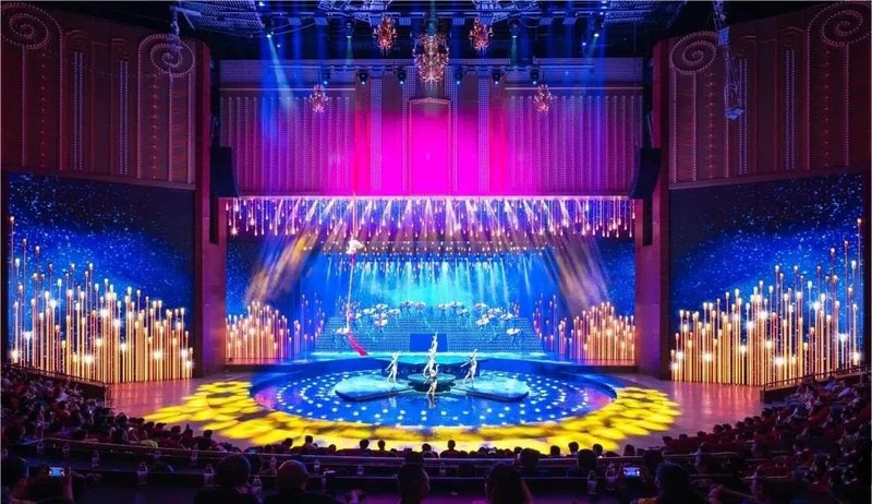 洲明1685㎡大屏点亮横店影视城，再现老上海十里洋场风情！