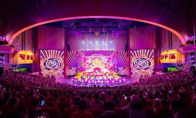 洲明1685㎡大屏点亮横店影视城，再现老上海十里洋场风情！