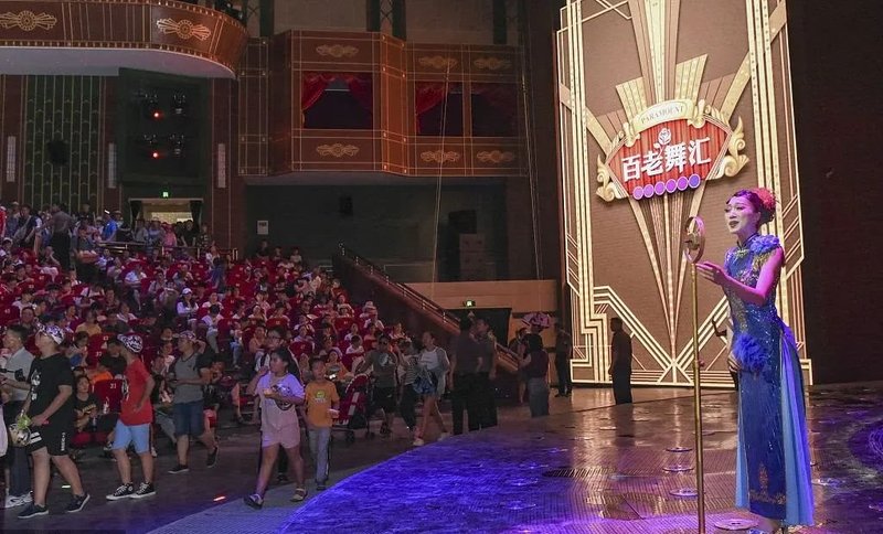 洲明1685㎡大屏点亮横店影视城，再现老上海十里洋场风情！