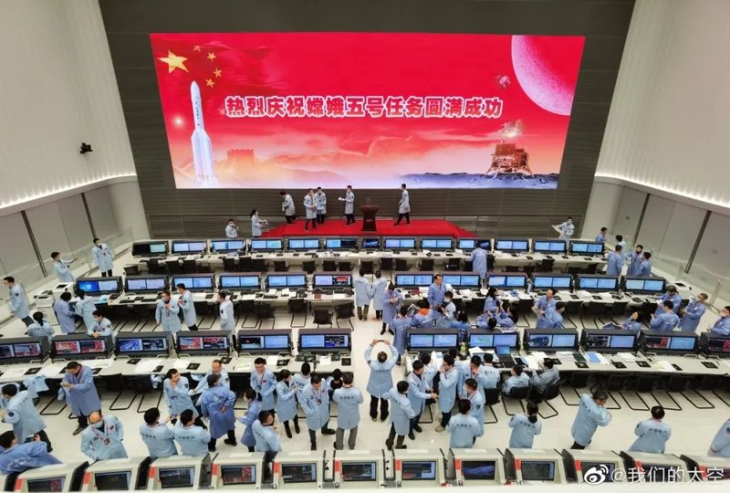 利亚德LED指挥显示系统见证“嫦五”回家