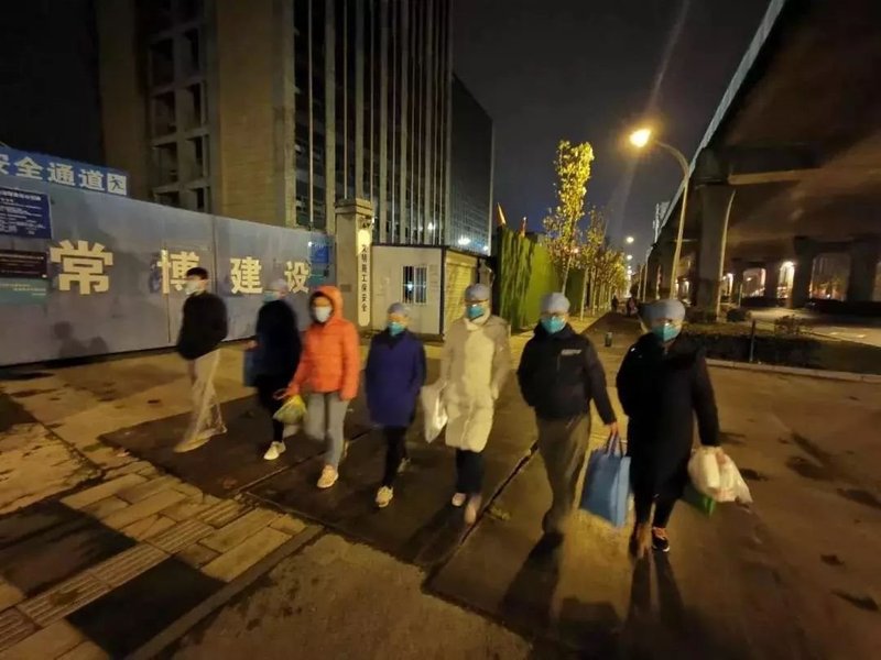 广州为武汉点亮温情灯光：武汉加油！