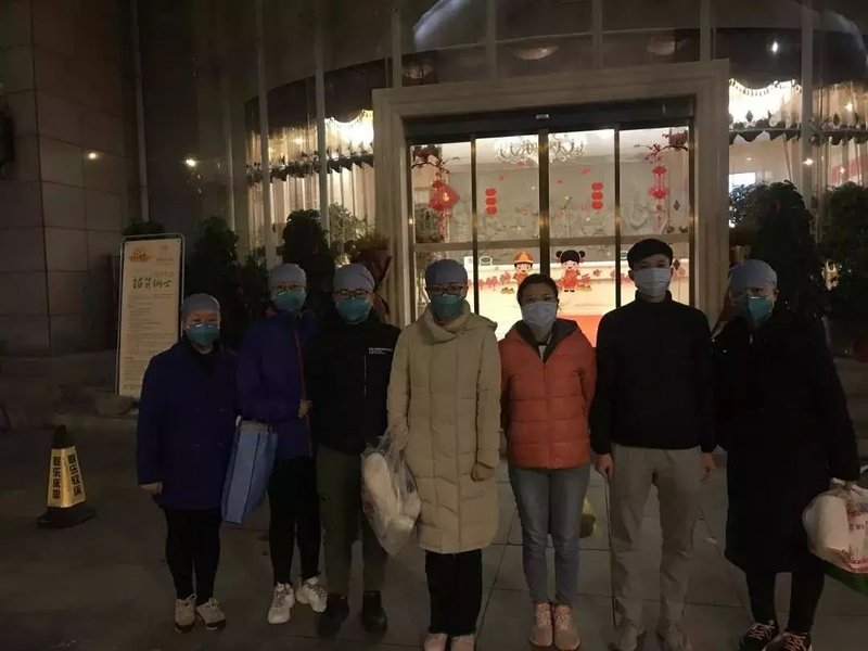 广州为武汉点亮温情灯光：武汉加油！