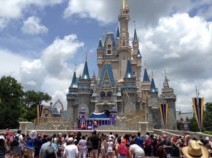 新冠压力下北美辐射固化会议仍将如期举行，提倡免握手而用击拳和碰肘替代