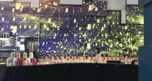 利亚德打造韩国最大电梯媒介塔！互动数字视觉艺术助力数字标牌价值提升