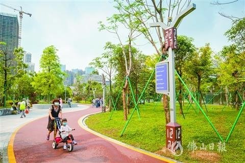 乘5G基建浪潮，智慧灯杆标准举措频出