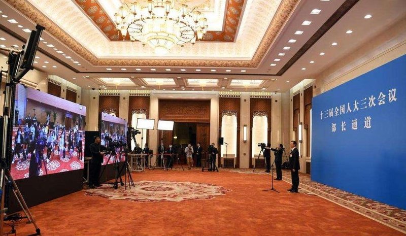 人民日报、新华社纷纷点赞！洲明UMini超高清视频交互助力两会