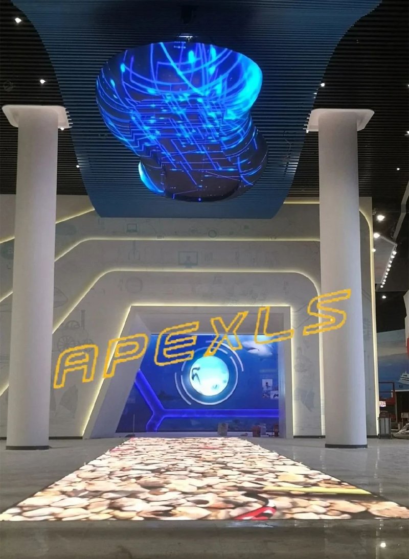 雷曼康硕展创意LED异形屏，用光影创造沉浸式科技体验