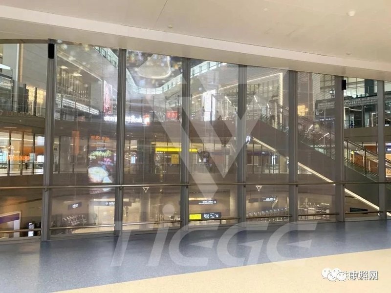 来，带你探秘上海浦东机场LED贴膜屏！