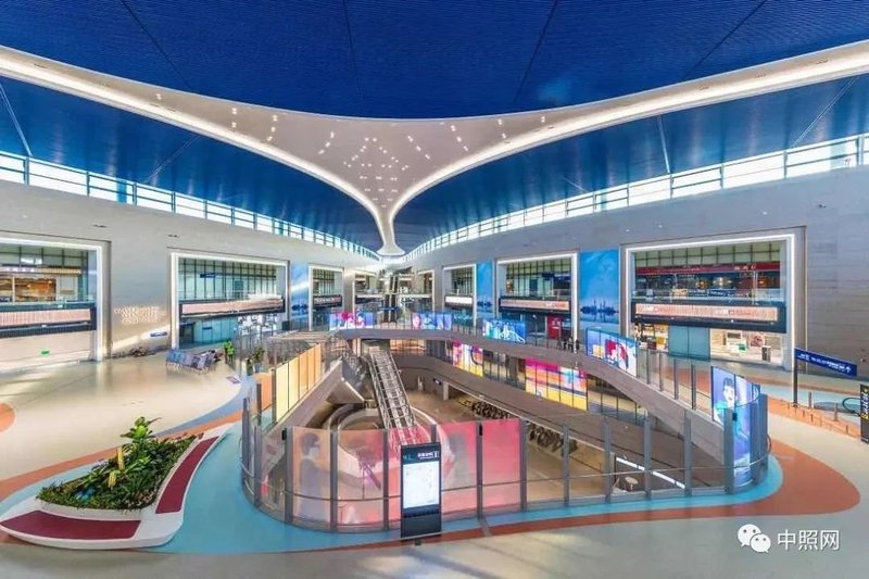 来，带你探秘上海浦东机场LED贴膜屏！