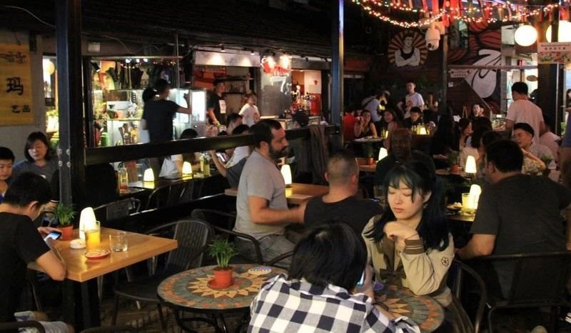 “地摊经济”+“夜间经济”，激活城市夜间消费活力