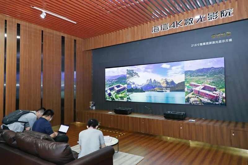 在超大尺寸市场，这一战已无法避免