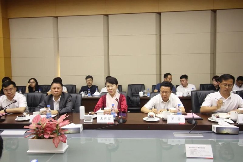 呼和浩特市委书记王莉霞一行参观考察海康威视