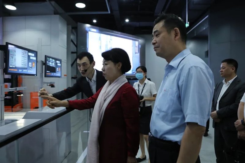 呼和浩特市委书记王莉霞一行参观考察海康威视