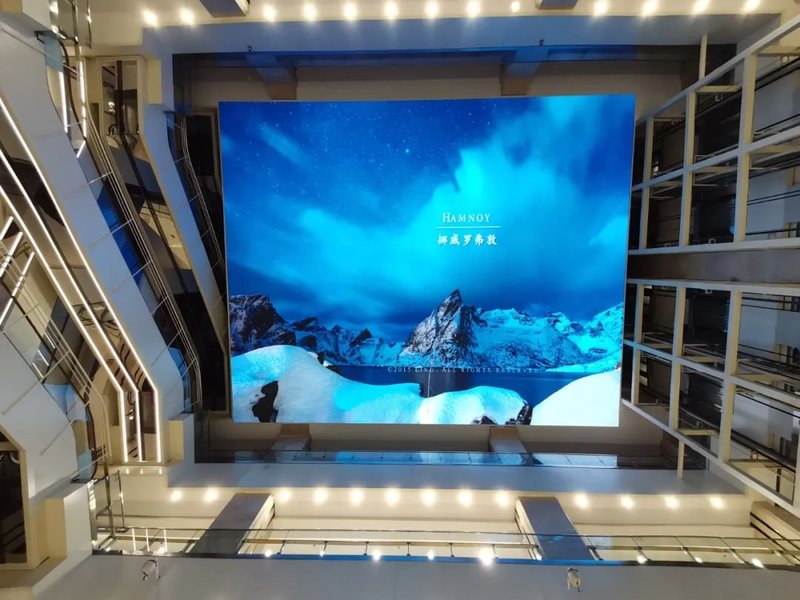 【行家快报】1200㎡裸眼3D曲面屏、707㎡“水立方”透明屏、260㎡巨幅小间距LED天幕点亮！