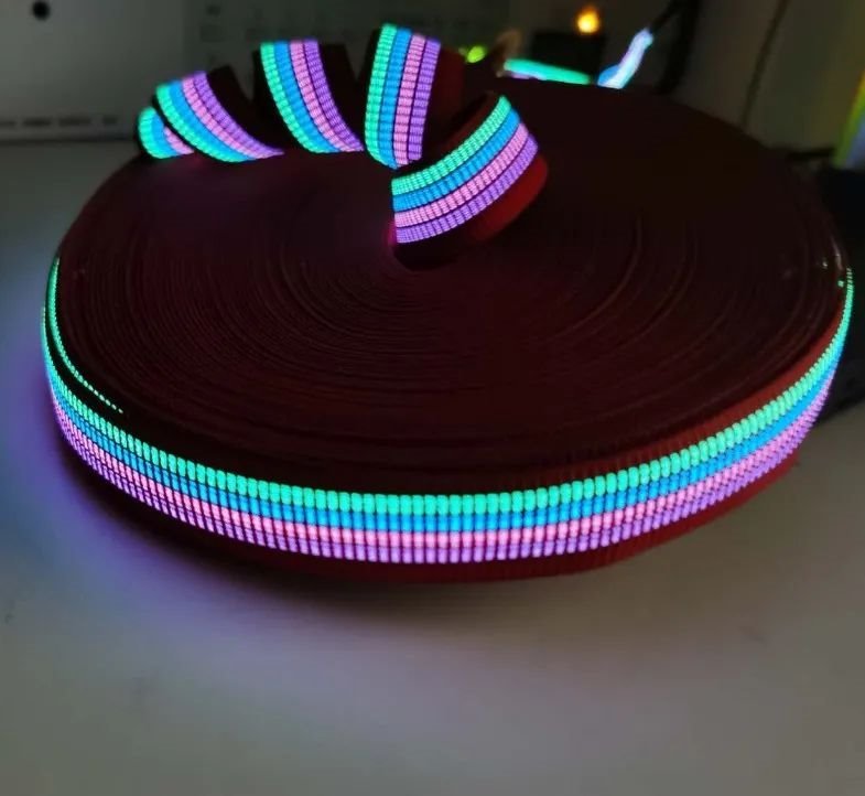 “穿”在身上的显示器！