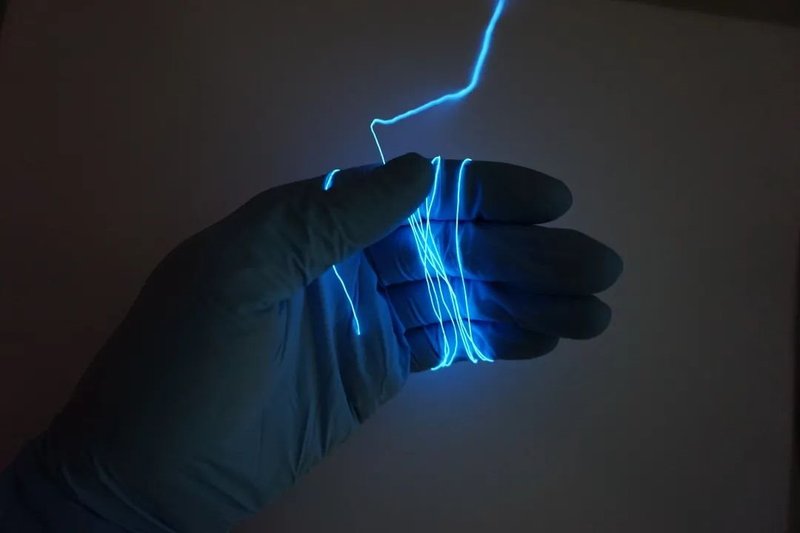 “穿”在身上的显示器！