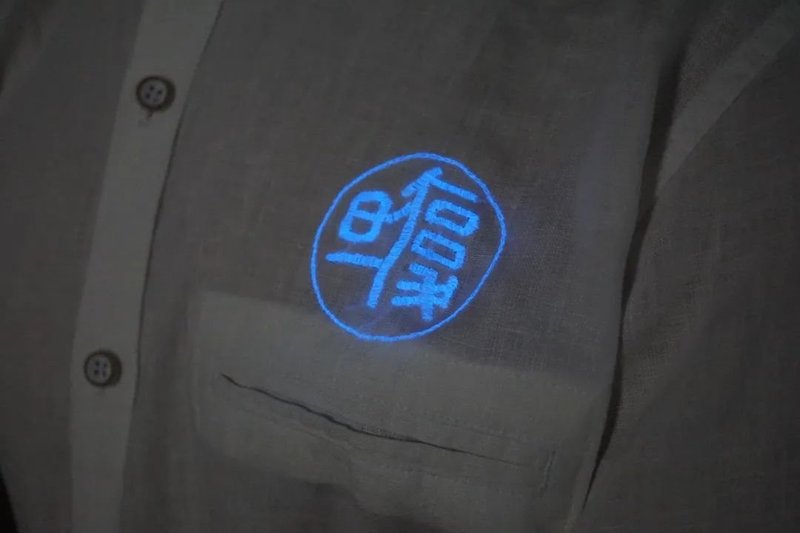 “穿”在身上的显示器！