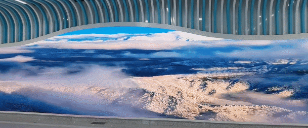 MiniLED屏首度亮相地铁站，意味着什么？