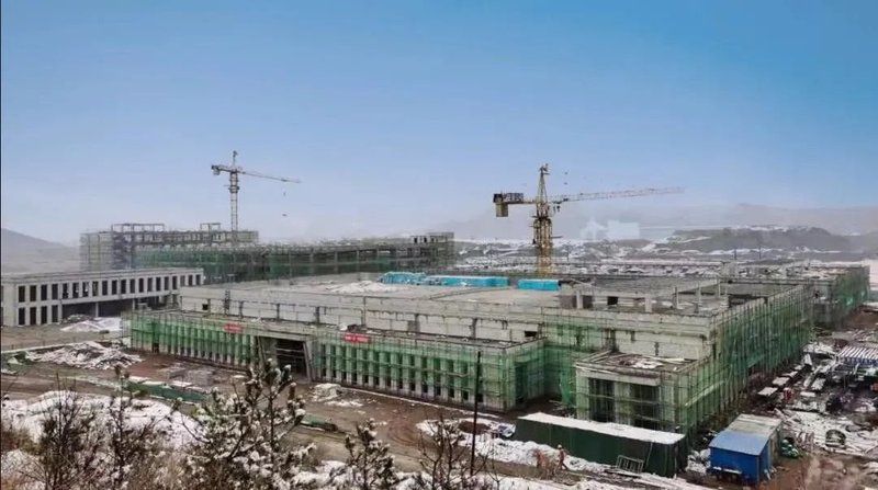 10亿元碳化硅项目封顶，8月投产！