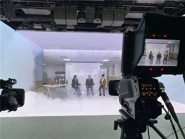 两会直通|新华社“神器”，代表点赞！如何实现5G沉浸式“异地同屏”访谈？