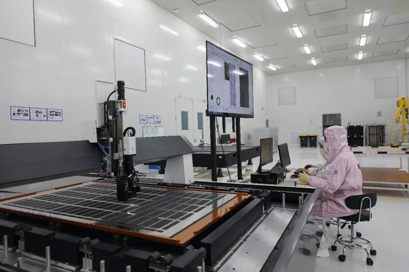 材料|0.2毫米厚柔性手机屏离不开它！