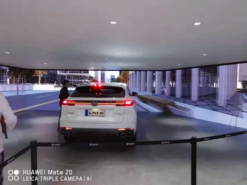 2021上海车展火热进行，洲明大屏成为豪华车展高标配！