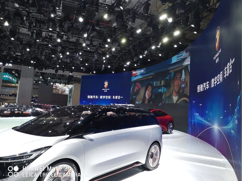 2021上海车展火热进行，洲明大屏成为豪华车展高标配！