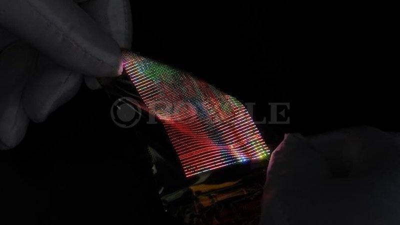 柔宇科技发布业内首个Micro-LED弹力柔性屏技术