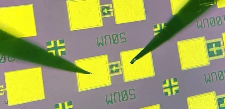 从蓝色转变为红色以获得更好的Micro-LED