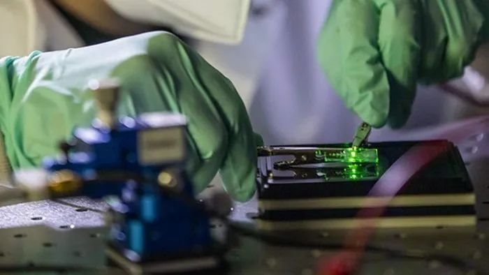 新型电极设计让OLED面板发出的光线增加了20%