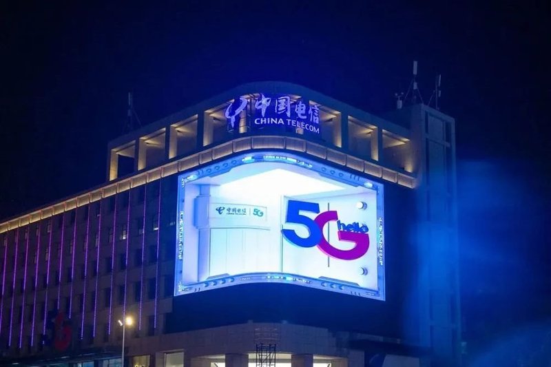 献礼建党百年，福建首个8K裸眼3D巨屏点亮福州东街口！