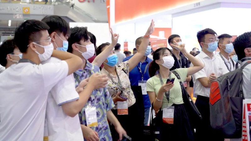 C位出道！洲明裸眼3D互动大屏燃爆全场