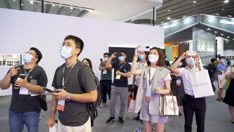 C位出道！洲明裸眼3D互动大屏燃爆全场