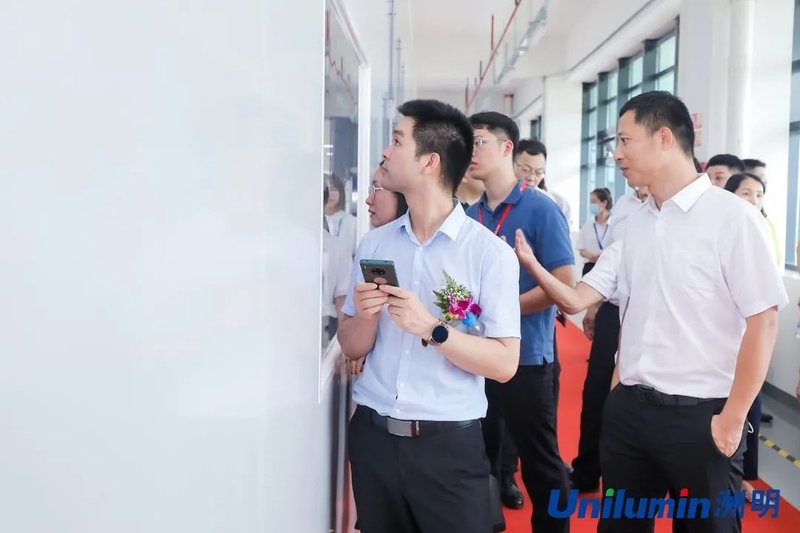 环球网，上证报等多家媒体报道：全球最大LED显示屏智造基地，在中国广东诞生！