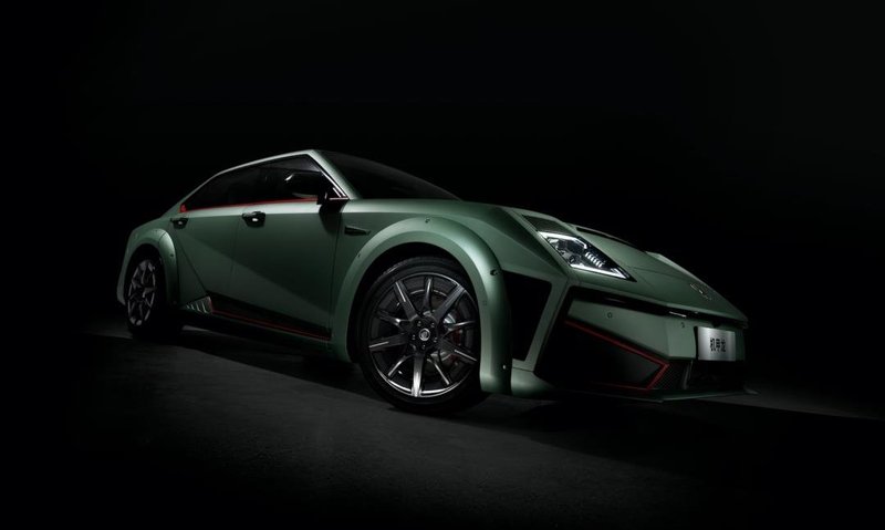 机甲龙，7块显示屏+尾部Mini LED外显屏