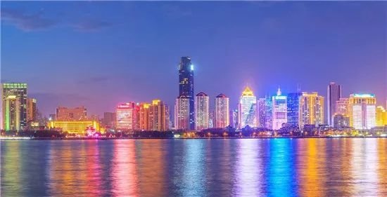 年增长率为20.4%，2028年全球智能照明市场规模预计将达到469亿美元