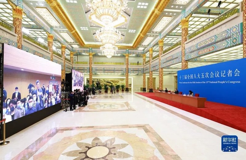 再度入驻人民大会堂！洲明光显助力两会“见屏如面”