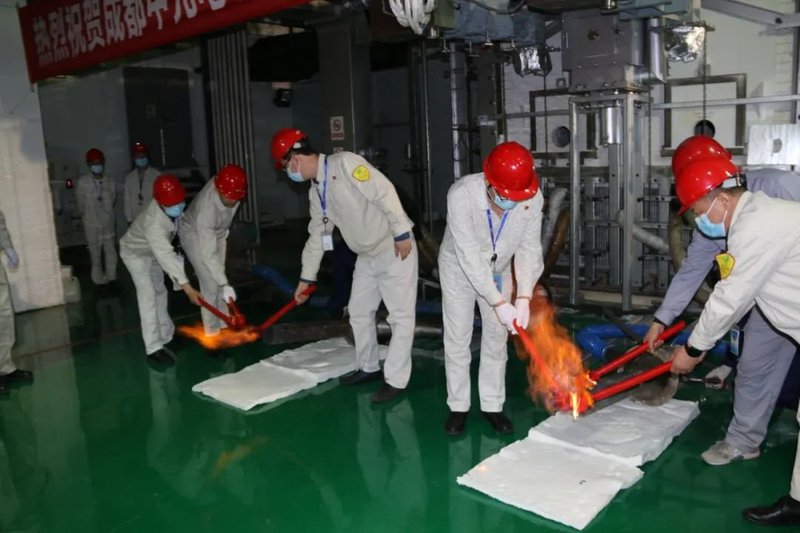 成都中光电科技有限公司二线冷修技改项目点火成功