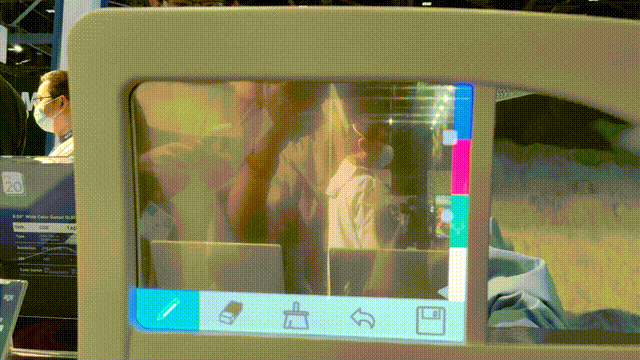 京东方95英寸8K OLED显示屏亮相