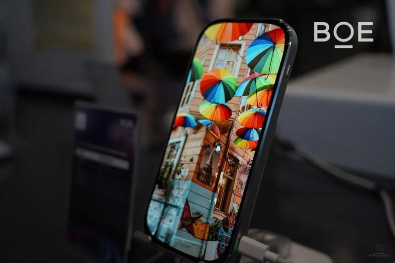 京东方95英寸8K OLED显示屏亮相