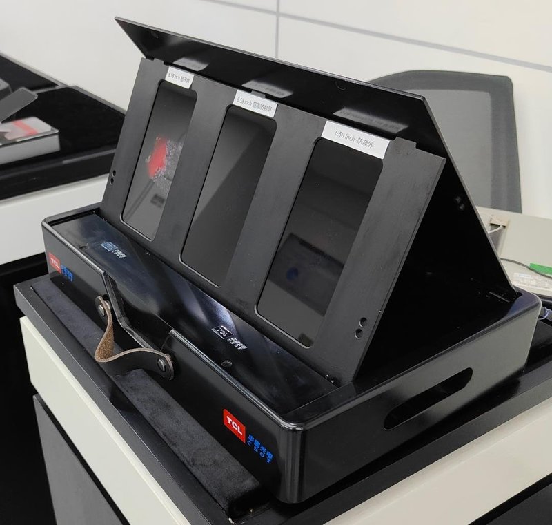 TCL华星打造全球首款主动式防窥超薄手机屏