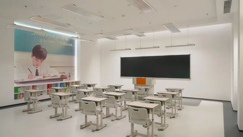 圈重点，鸿利智汇LED体验馆媒体发布会释放了什么信号？