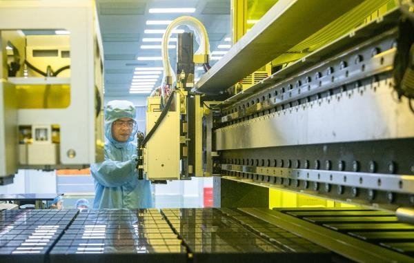 G6高分辨率新型显示喷印装备完成组装