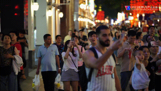 “江西最大”裸眼3D屏焕新红谷滩商圈丨又一洲明定制虚拟IP成就网红地标