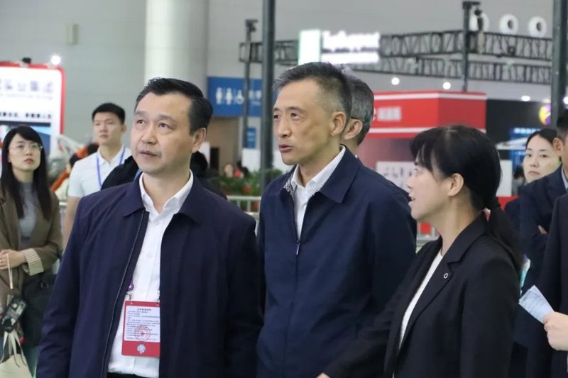 国家体育总局副局长张家胜等多位领导莅临洲明展位指导丨洲明光显亮相“这”两场盛会