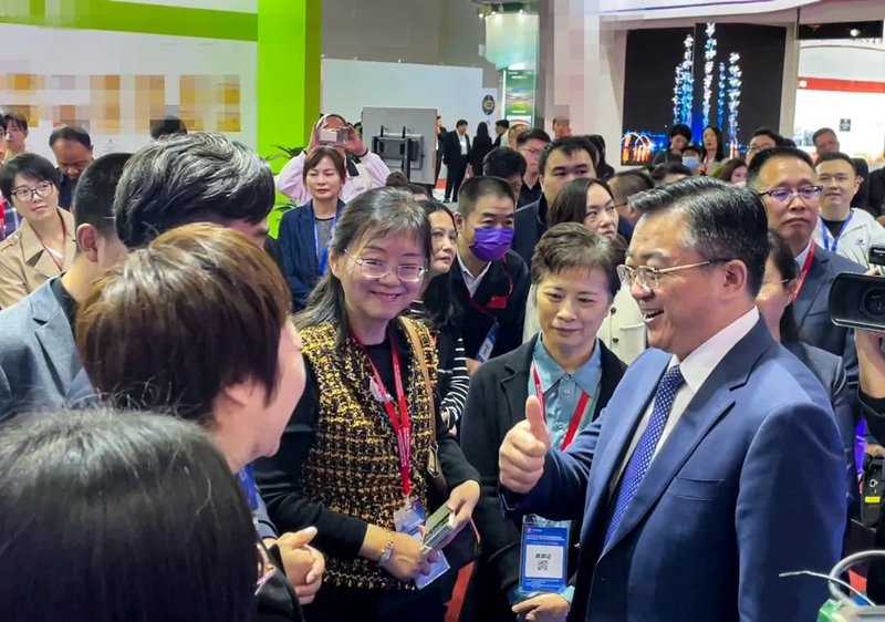 国家体育总局副局长张家胜等多位领导莅临洲明展位指导丨洲明光显亮相“这”两场盛会