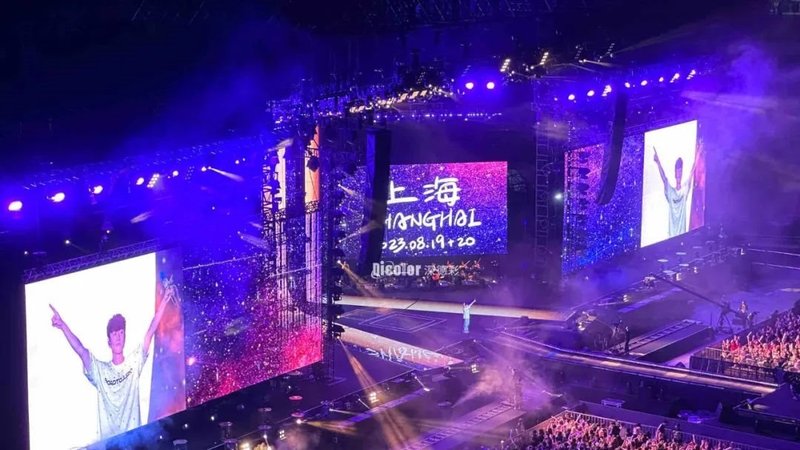 案例集锦丨UT透明屏助力全球歌星震撼开唱