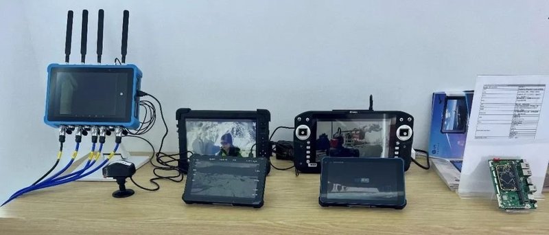 天马屏下摄像LCD等亮相CITE